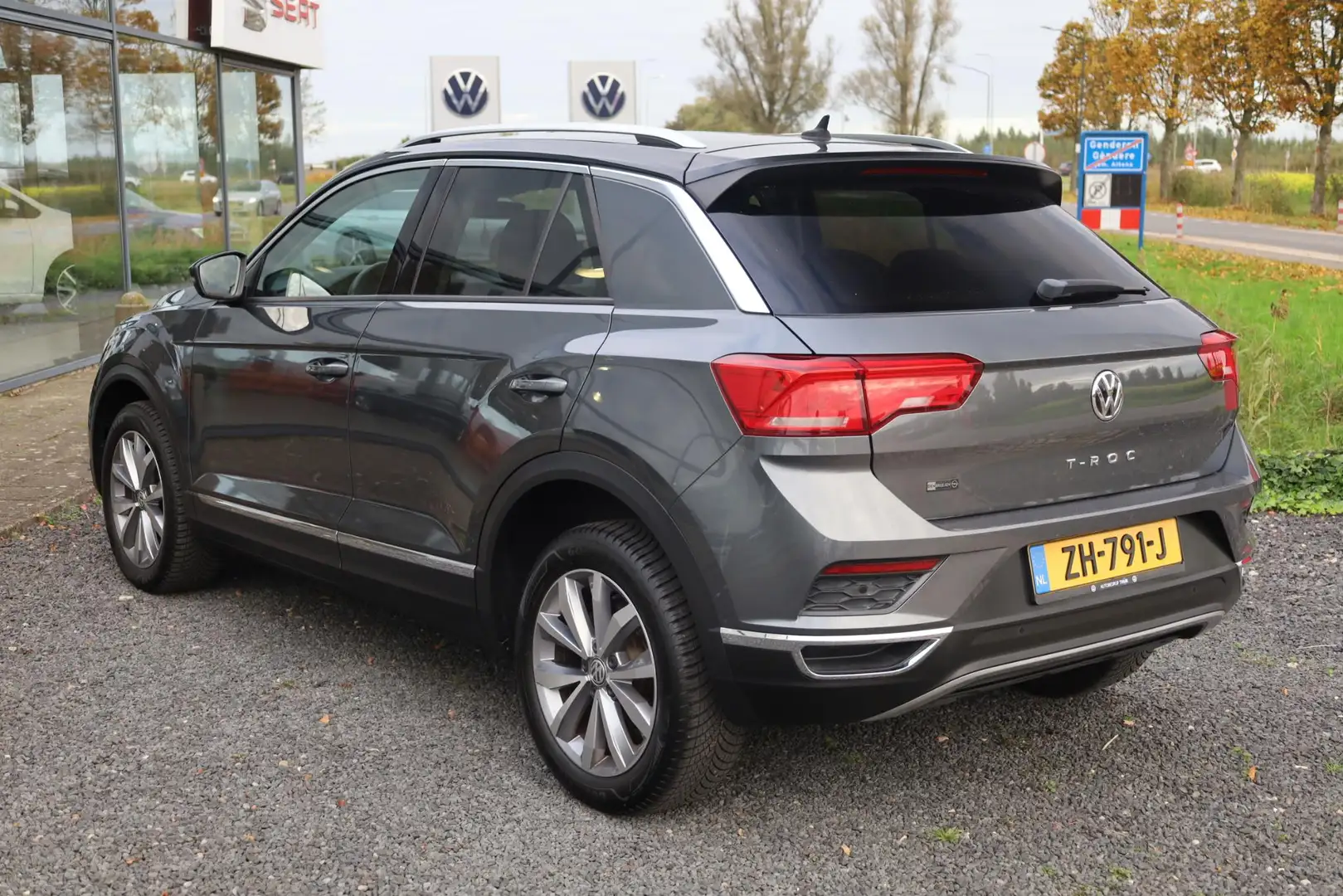Volkswagen T-Roc 1.0 TSI Style 85KW/115PK, Navigatie, Activ info di Gris - 2