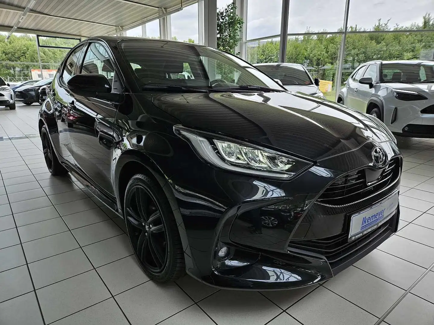 Toyota Yaris 1.5 Team DK 17 Zoll Alu schwarz Sitzheizung Lenkra Schwarz - 2