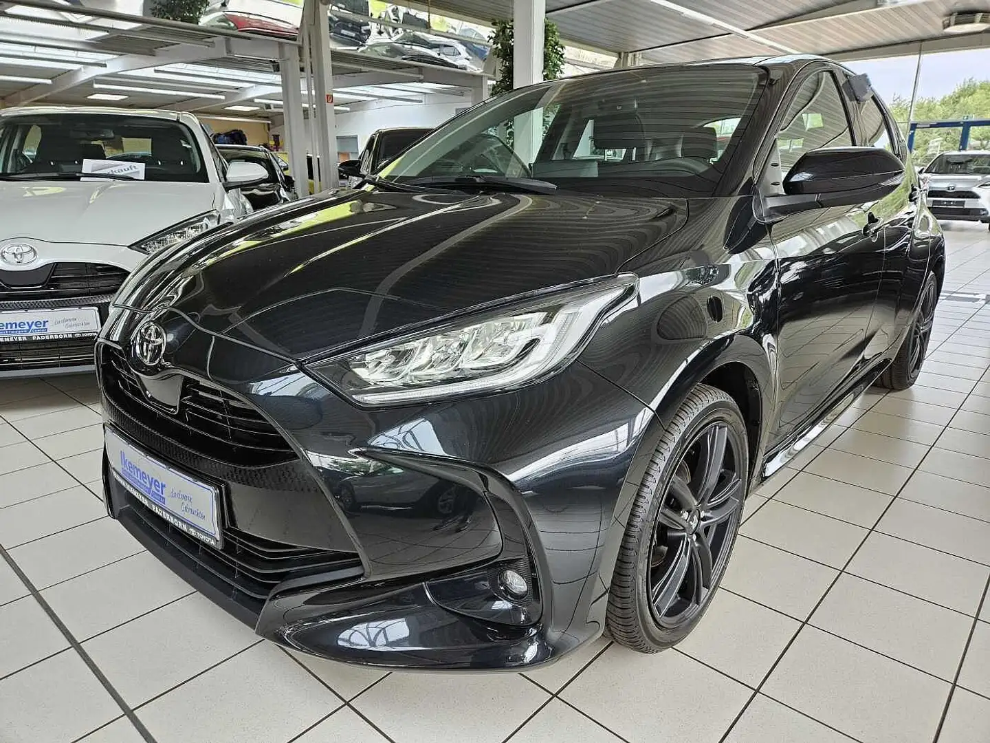 Toyota Yaris 1.5 Team DK 17 Zoll Alu schwarz Sitzheizung Lenkra Schwarz - 1