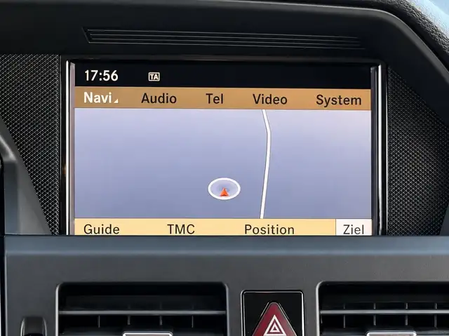 Mercedes-Benz GLK view 14