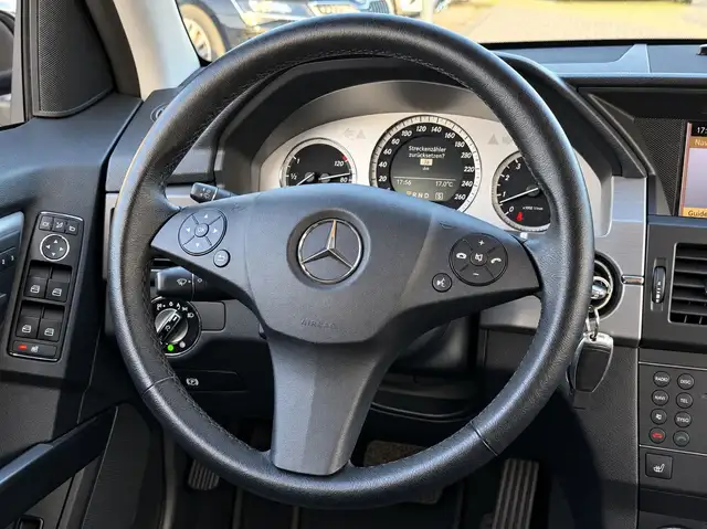 Mercedes-Benz GLK view 13