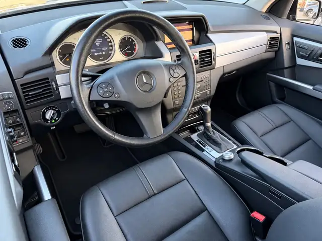 Mercedes-Benz GLK view 9