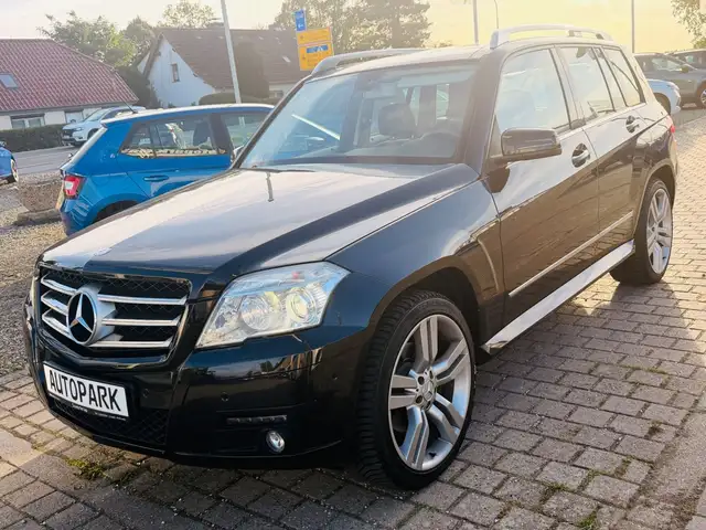 Mercedes-Benz GLK view 3