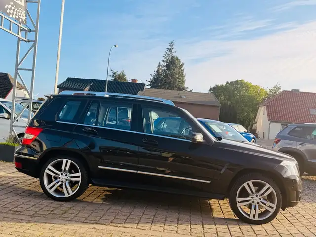 Mercedes-Benz GLK view 7