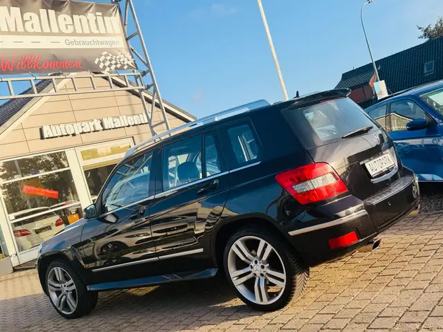 Mercedes-Benz GLK view 5