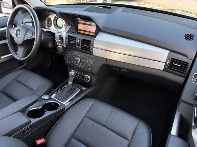Mercedes-Benz GLK view 11