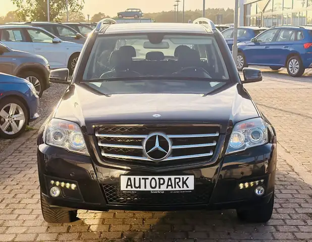 Mercedes-Benz GLK view 2