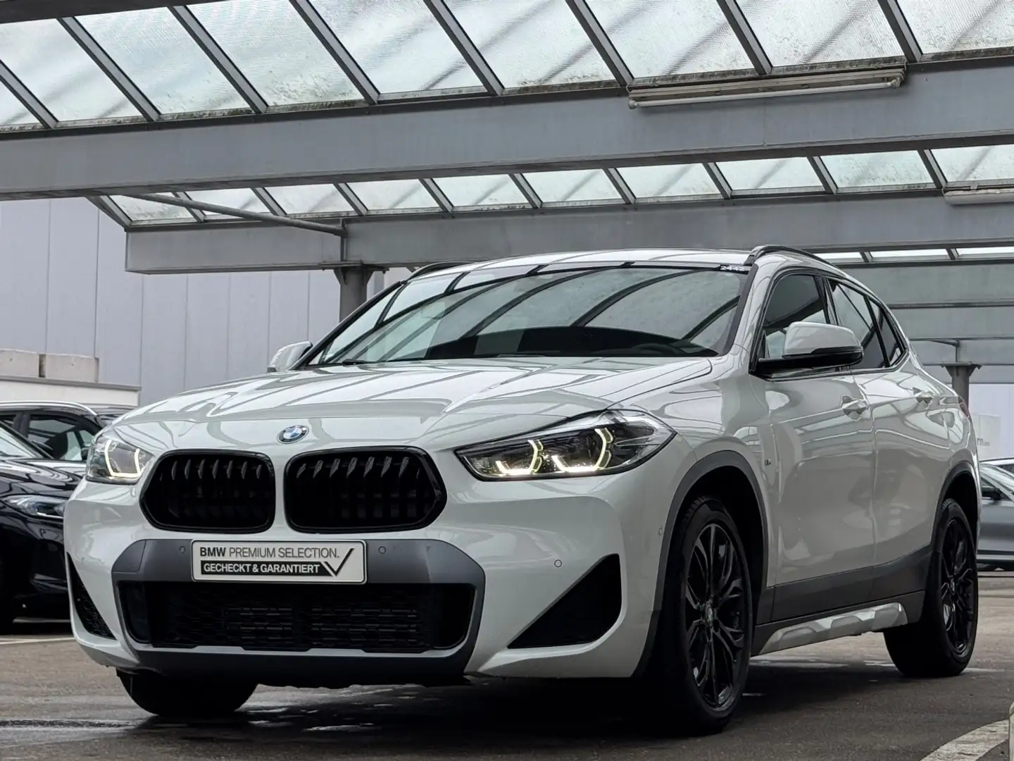 BMW X2 xDrive20d M-Sport-X AHK/GSD 2 JAHRE GARANTIE Weiß - 2