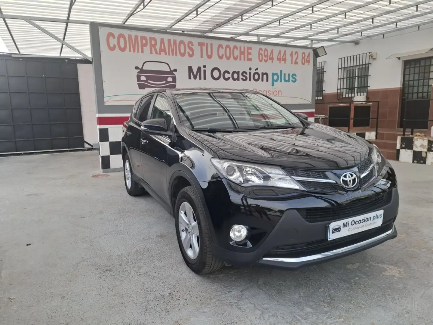 Toyota RAV 4 120D Active 4x2 Negro - 2
