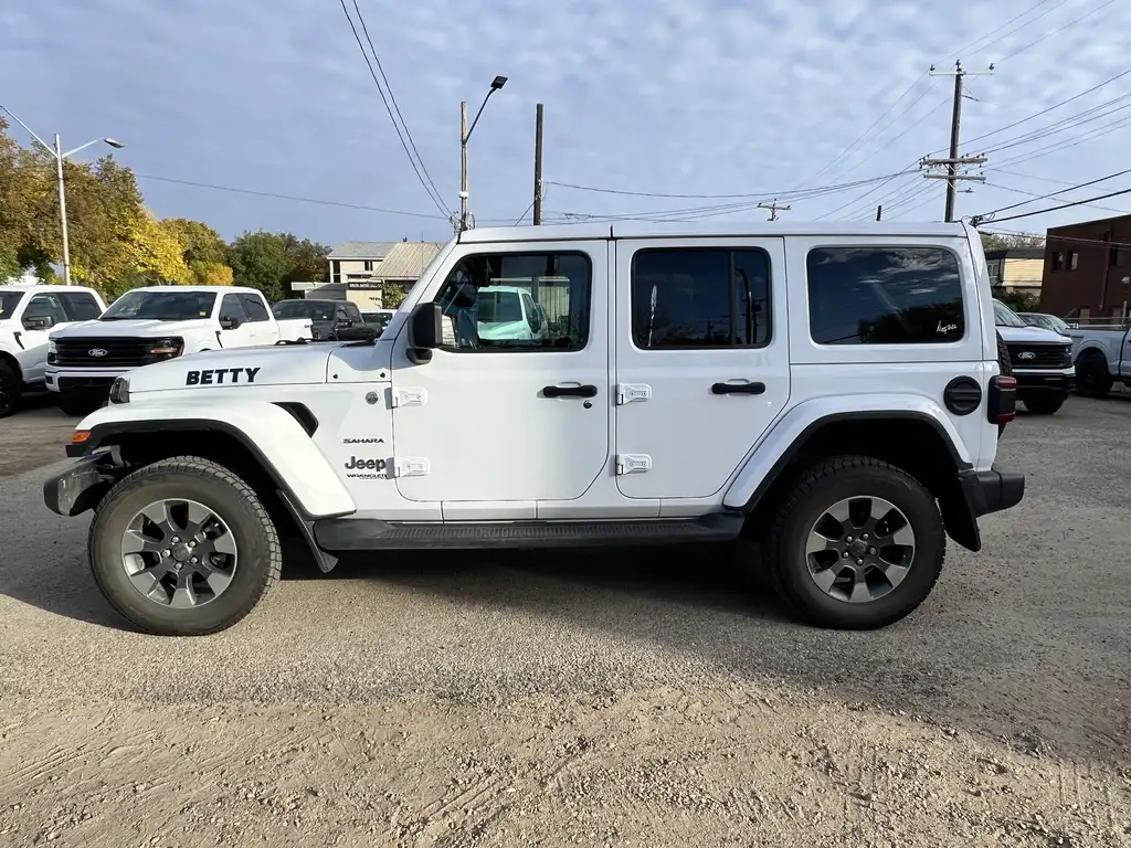 2021 Jeep Wrangler Unlimited Sahara | Heated Steering Wheel | Auxilia — photo 5
