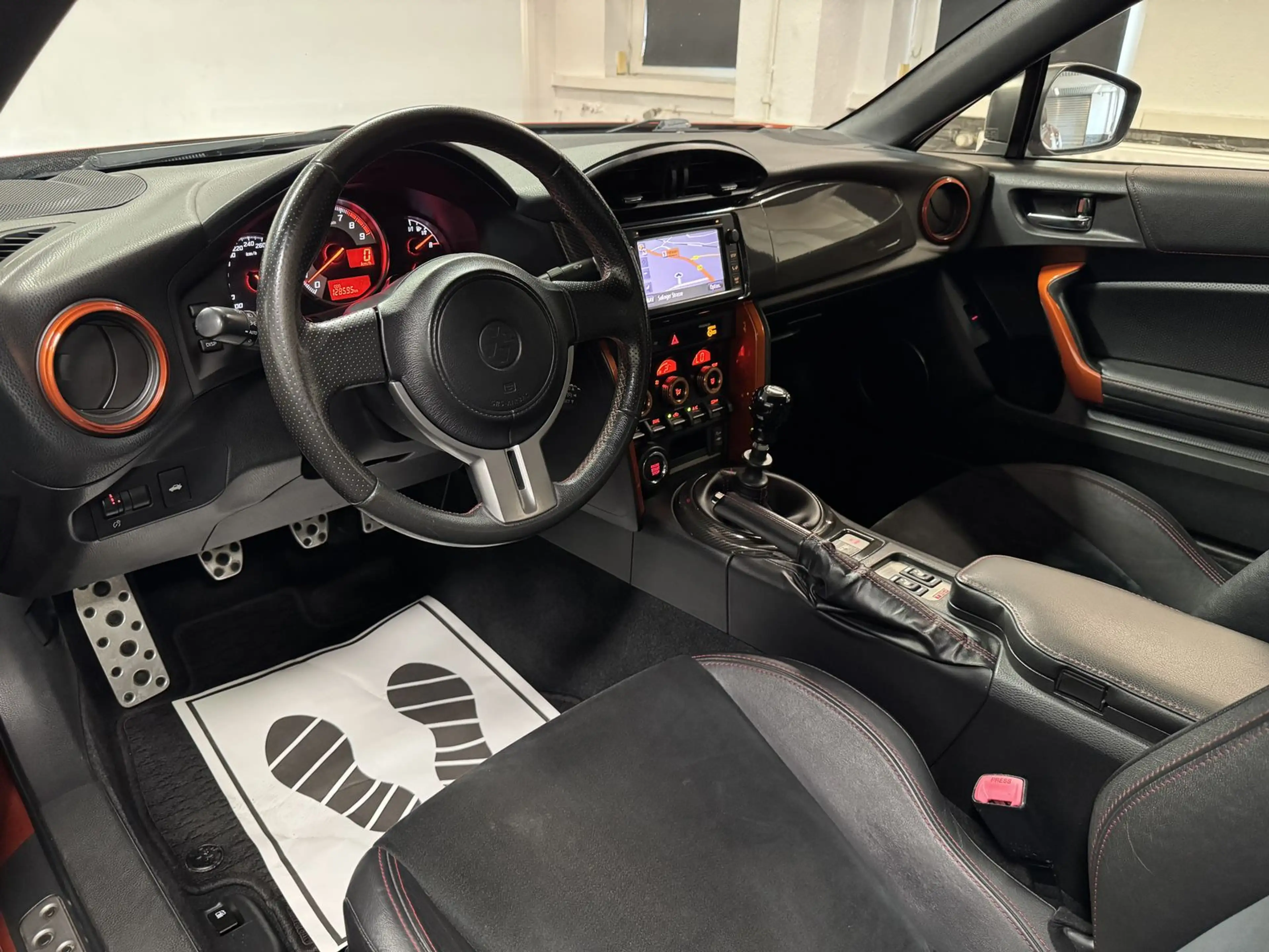 Toyota GT86 TRD*EIBACH*S.ABGAS*KAMERA*SHZ* — photo 9