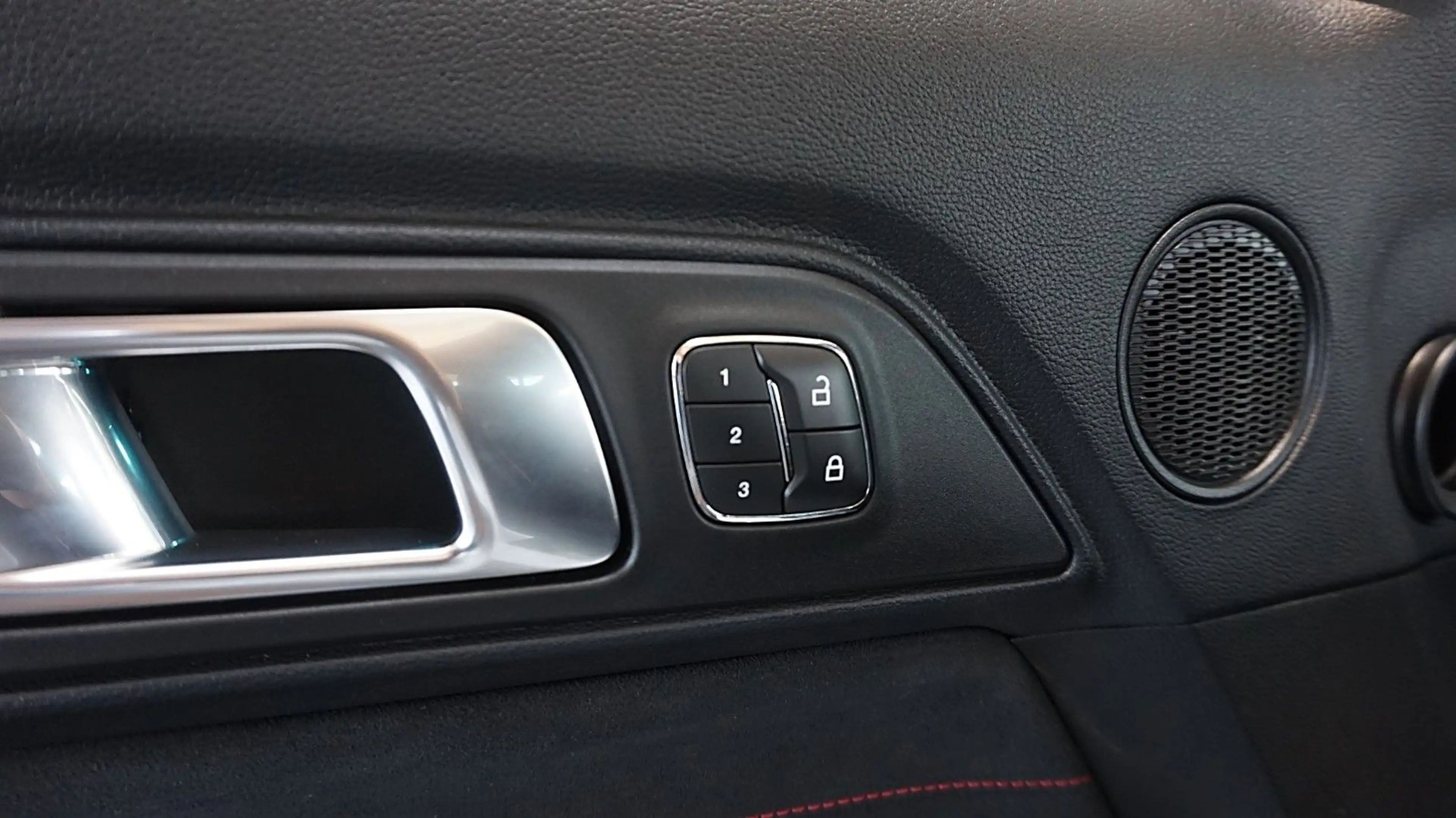 Ford Mustang 5.0 V8 California*Digi*Tempo*Alu19* — photo 18