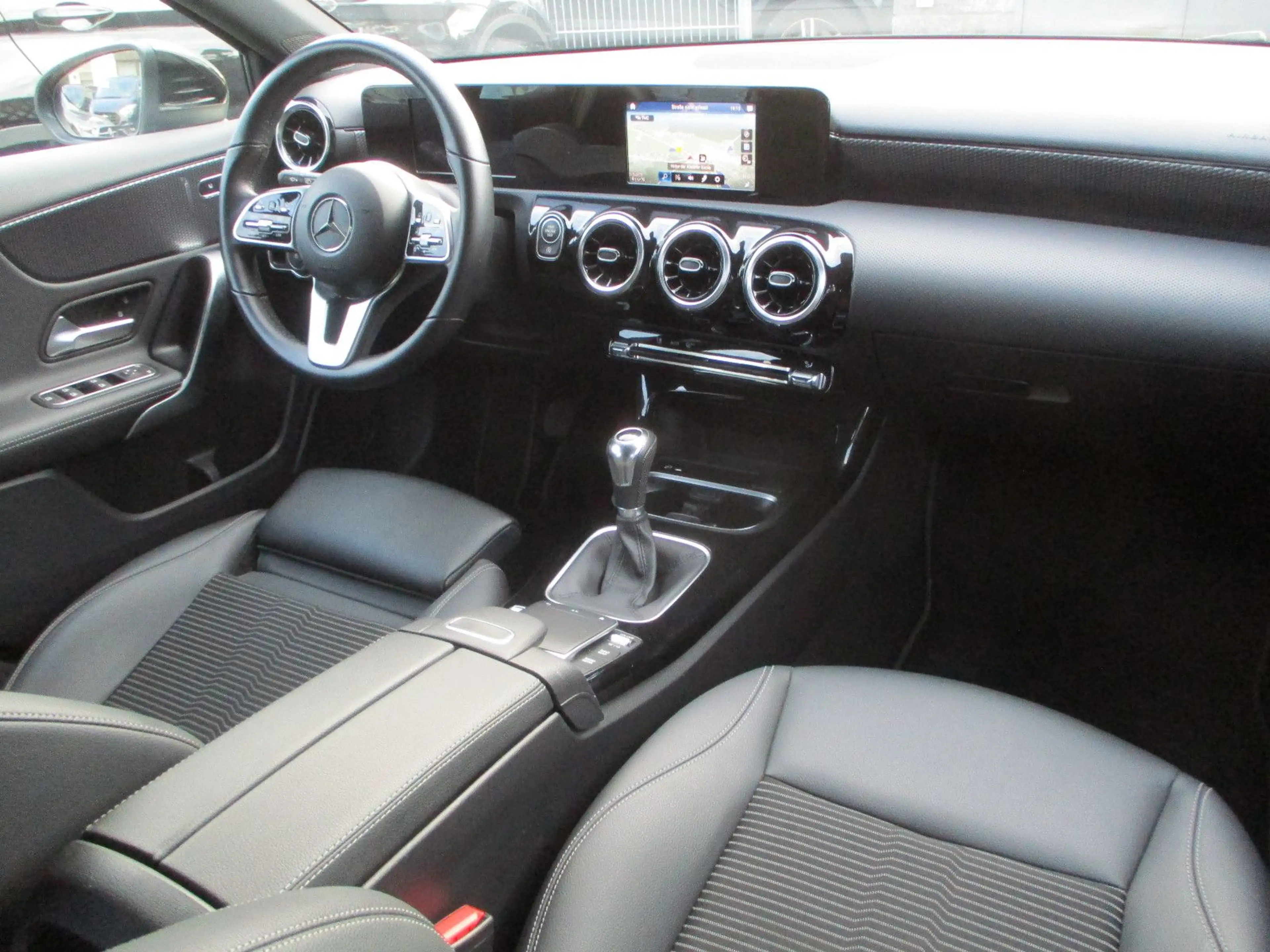 Mercedes-Benz A 180 d NAVI LEDER KAMERA TEMP SPURH SITZH PDC — photo 13