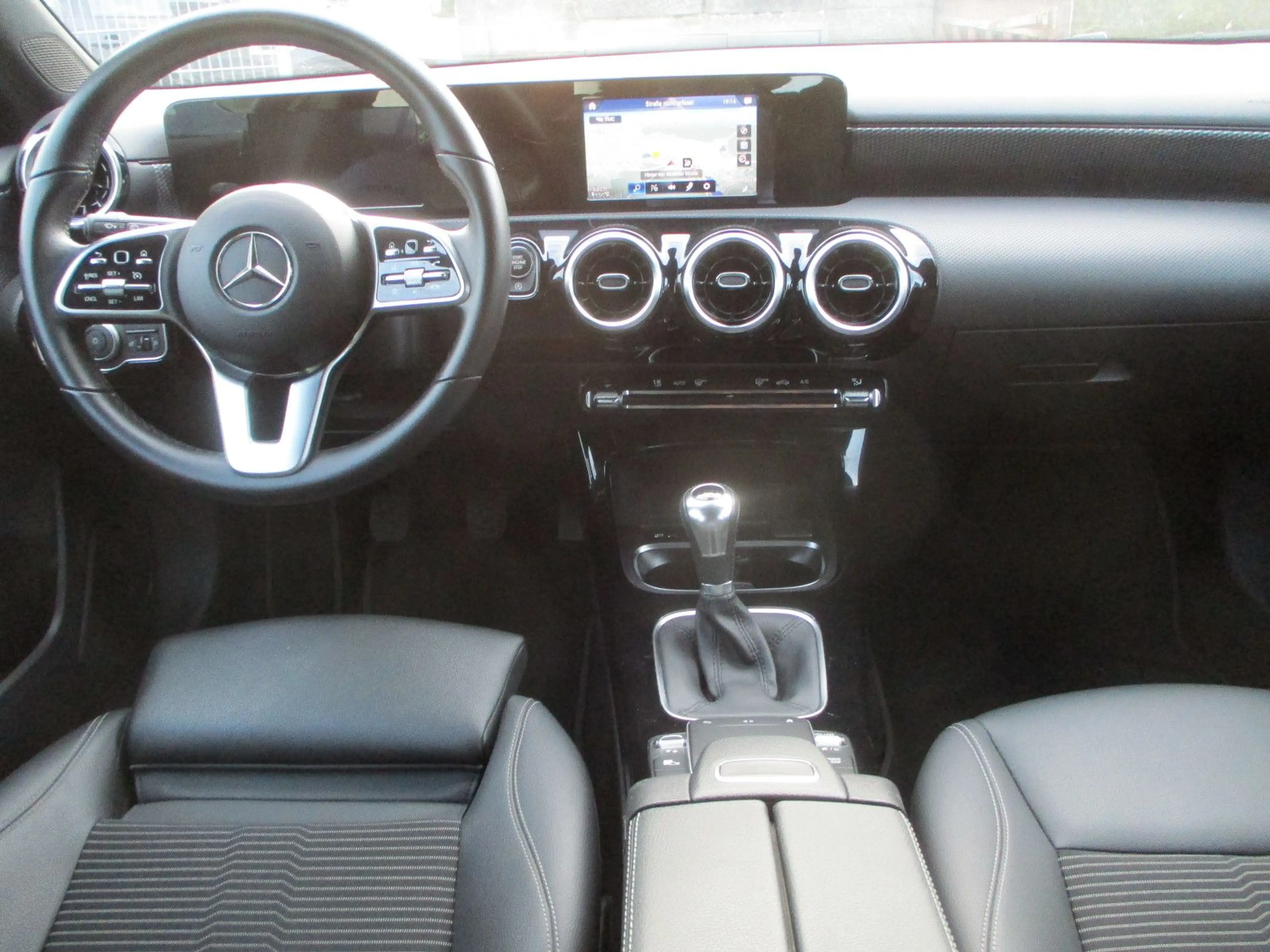 Mercedes-Benz A 180 d NAVI LEDER KAMERA TEMP SPURH SITZH PDC — photo 3