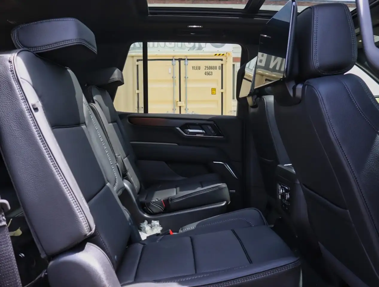 GMC Yukon снимка GMC Yukon