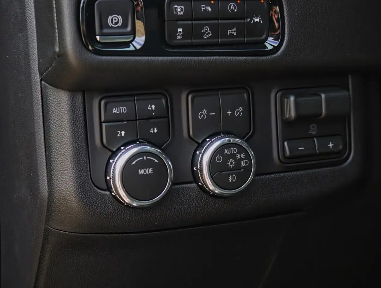 GMC Yukon снимка GMC Yukon