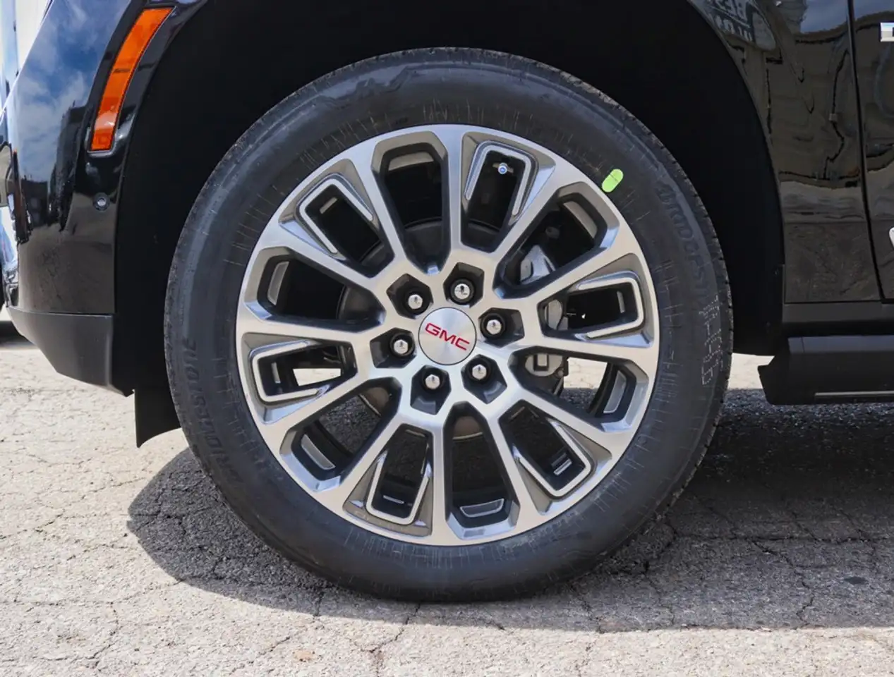 GMC Yukon снимка GMC Yukon
