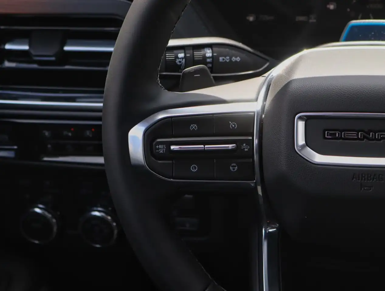 GMC Yukon снимка GMC Yukon