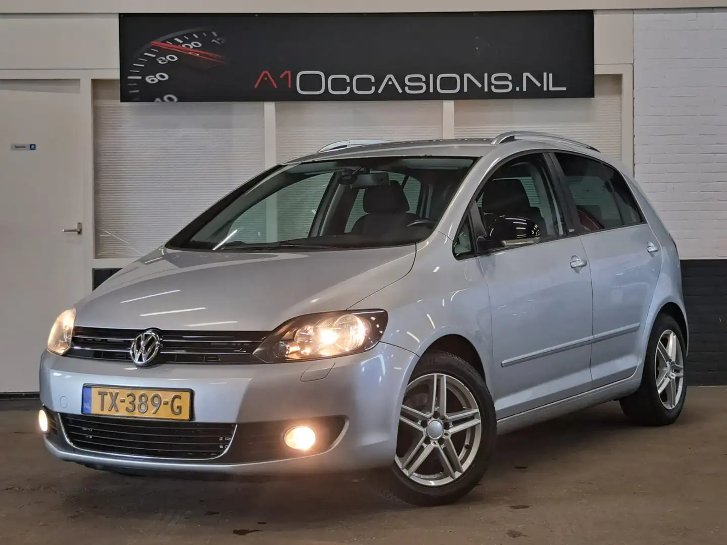 Volkswagen Golf Plus 1.2 TSI Trendline + STOELVERWARMING Grijs - 2