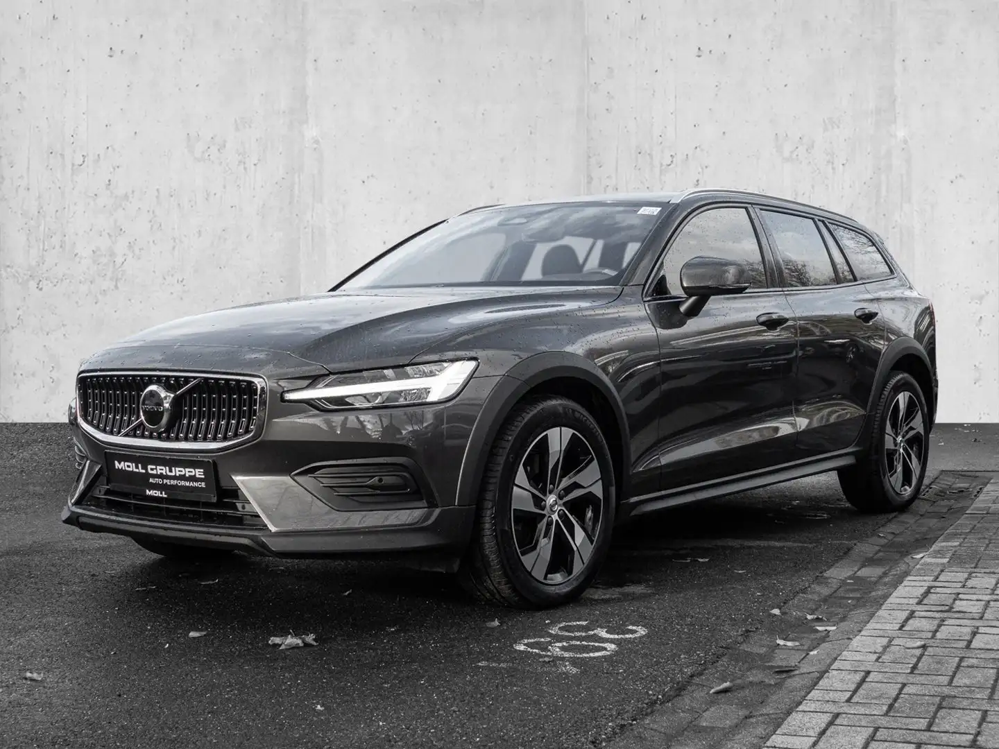 Volvo V60 Cross Country B4 AWD Plus LED Kamera Grau - 2