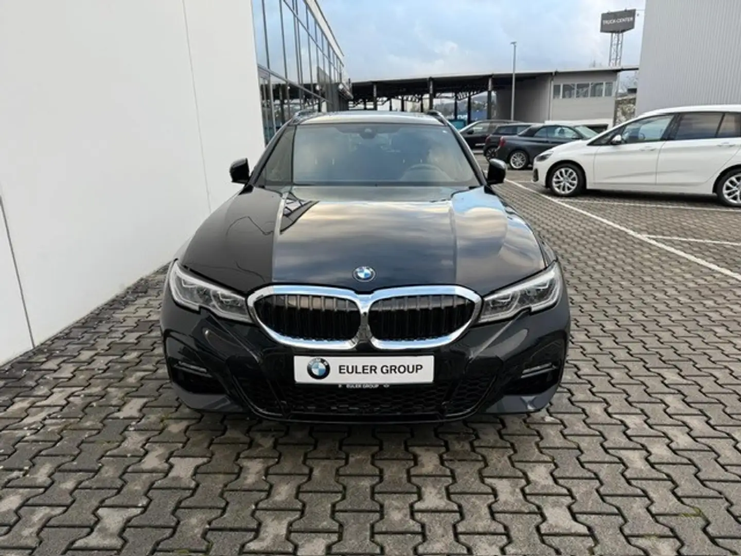 BMW 320 e Touring M-Sport HUD H/K PANO Laser ActGuard Schwarz - 2