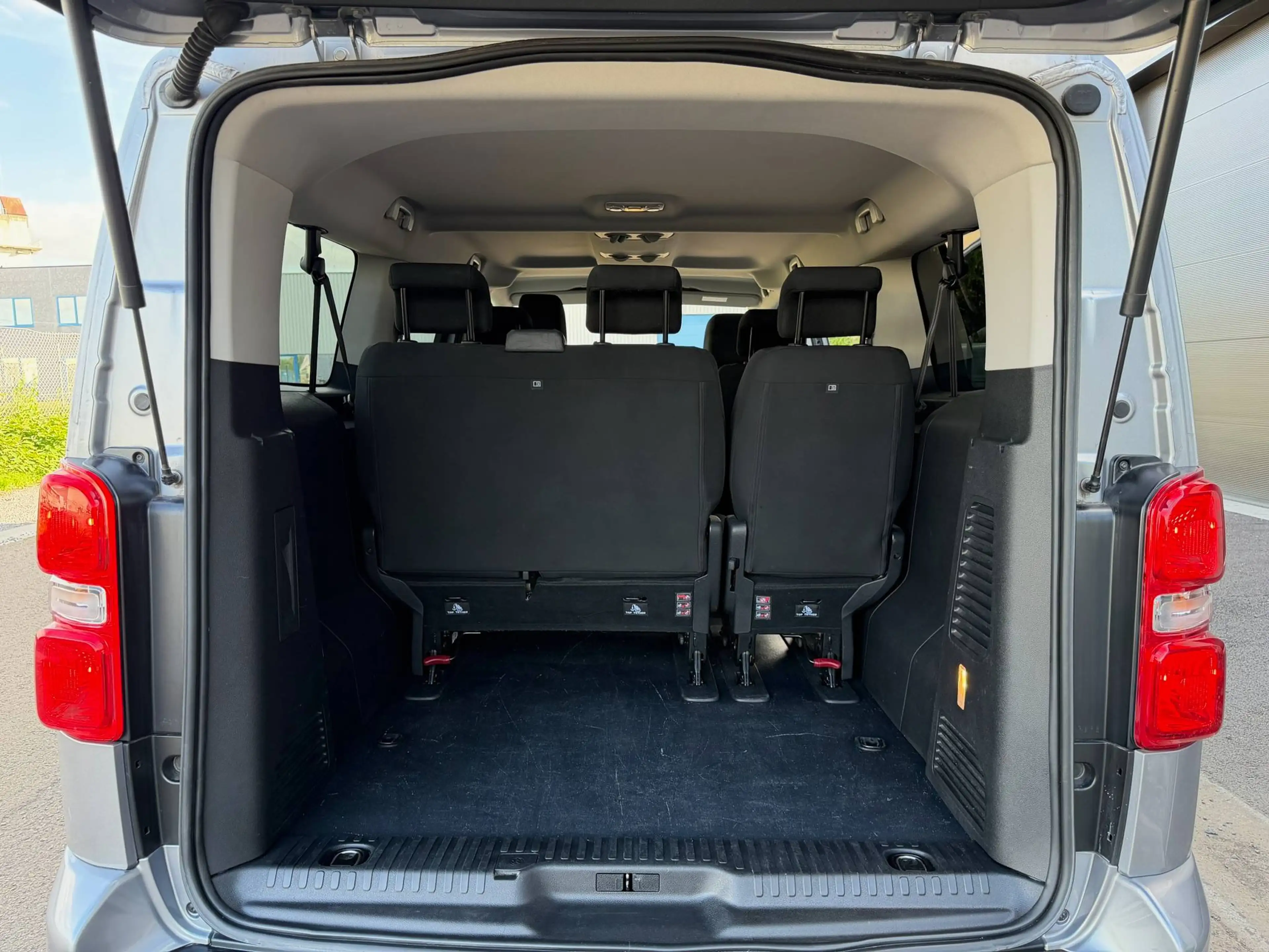 Peugeot Traveller 2.0HDi L3 LONG 8 PLACES/AUTO/ TVA/ 2Portes LAT./ GAR 12M — photo 8