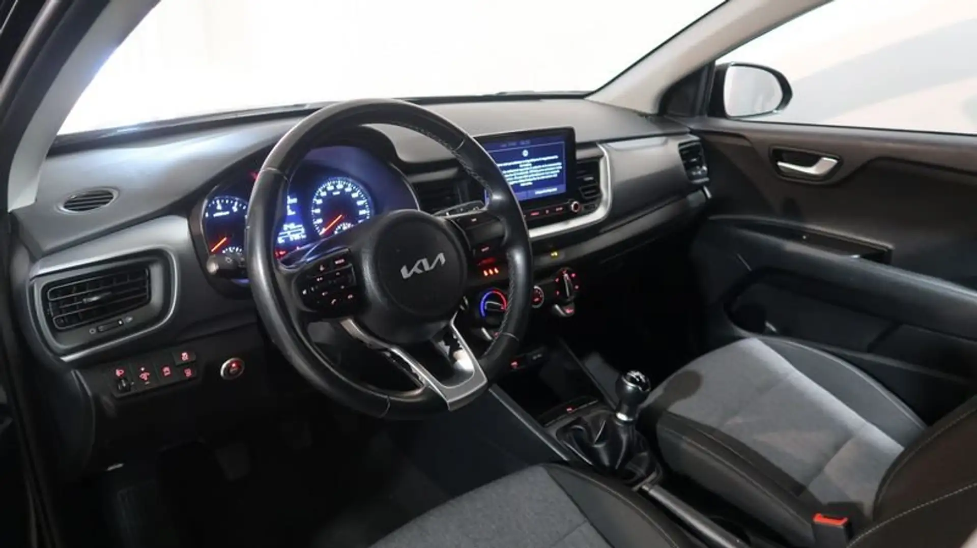 Kia Stonic 1.2 ECO GPL Urban Černá - 2