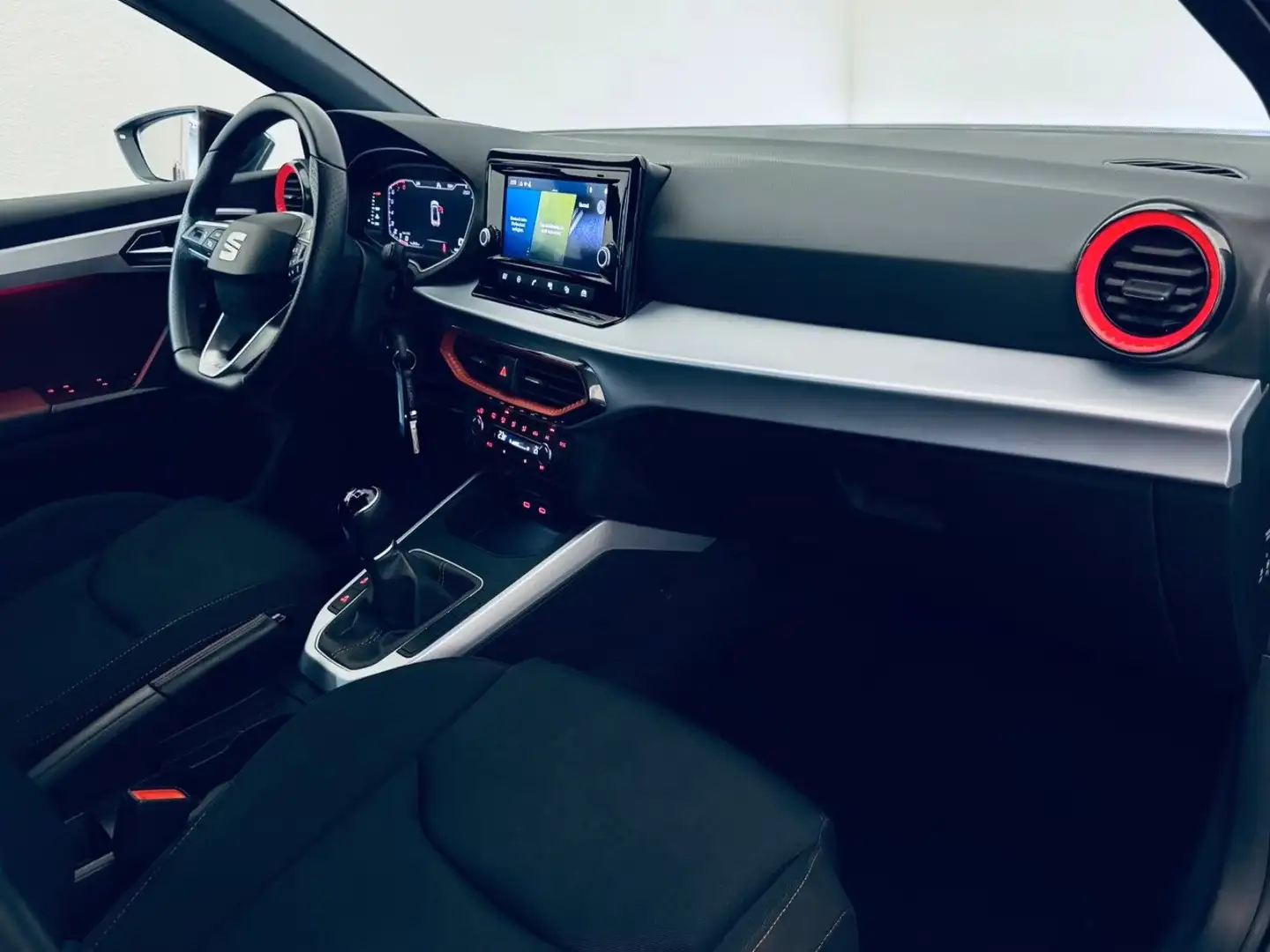 SEAT Arona Style 1.0 TSI FR  * 1.HAND * TEMPOMAT * Gris - 2