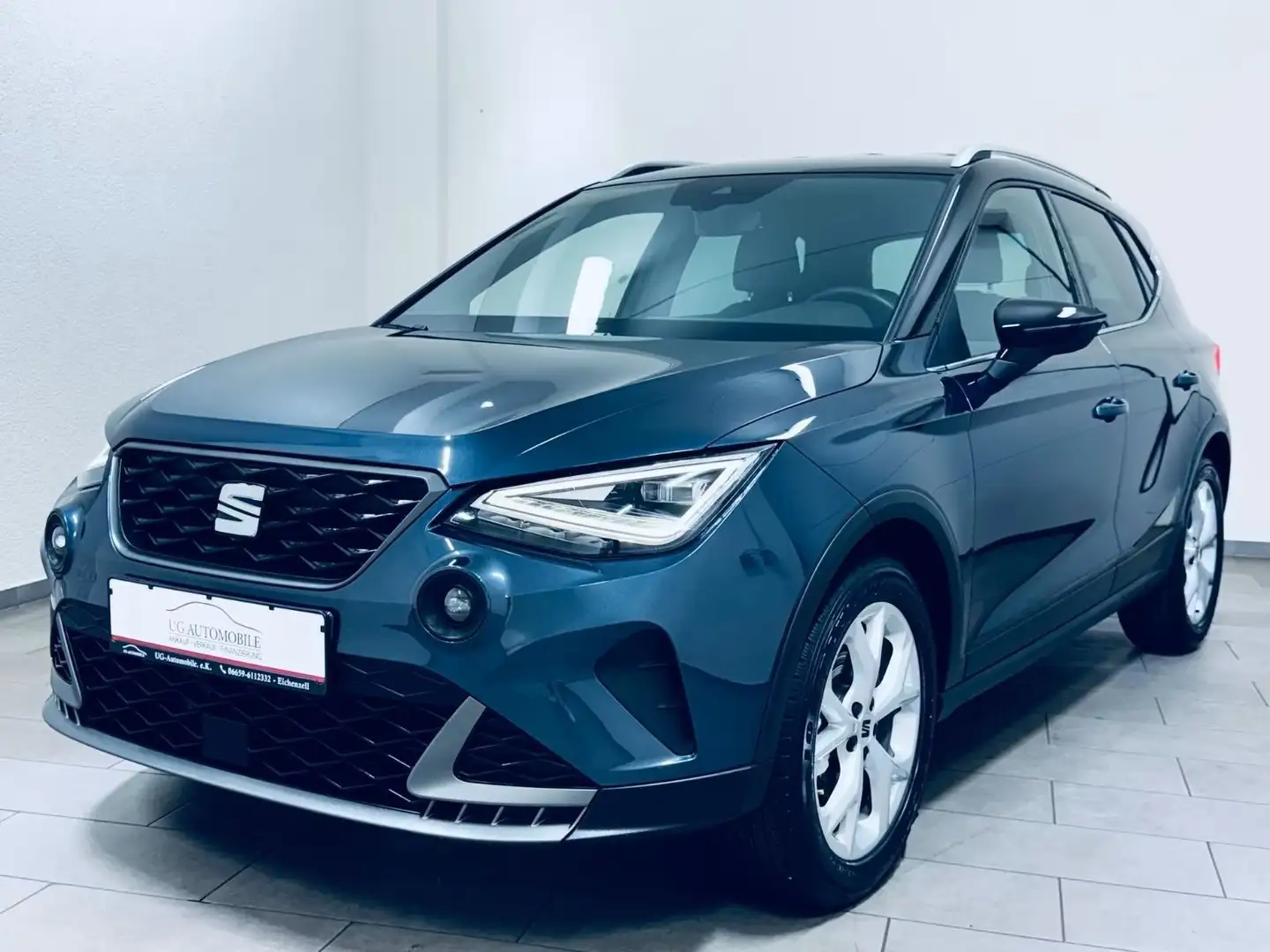SEAT Arona Style 1.0 TSI FR  * 1.HAND * TEMPOMAT * Gris - 1