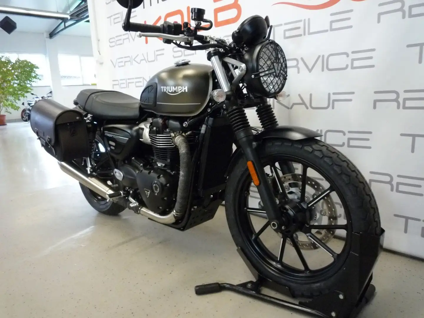 Triumph Street Twin 900 Gri - 2