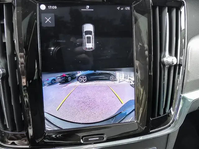Volvo V90 Cross Country view 12