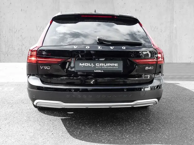 Volvo V90 Cross Country view 6