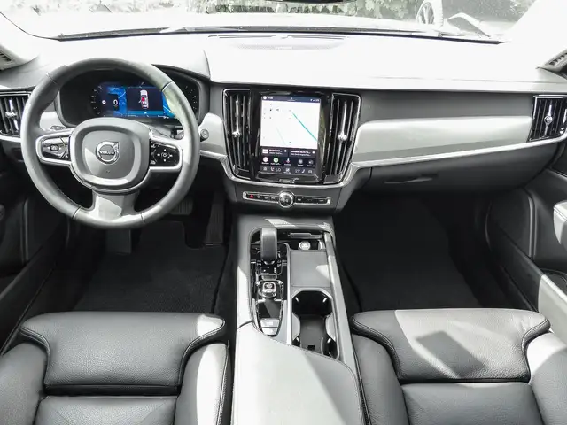 Volvo V90 Cross Country view 10