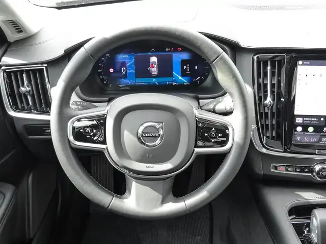 Volvo V90 Cross Country view 13
