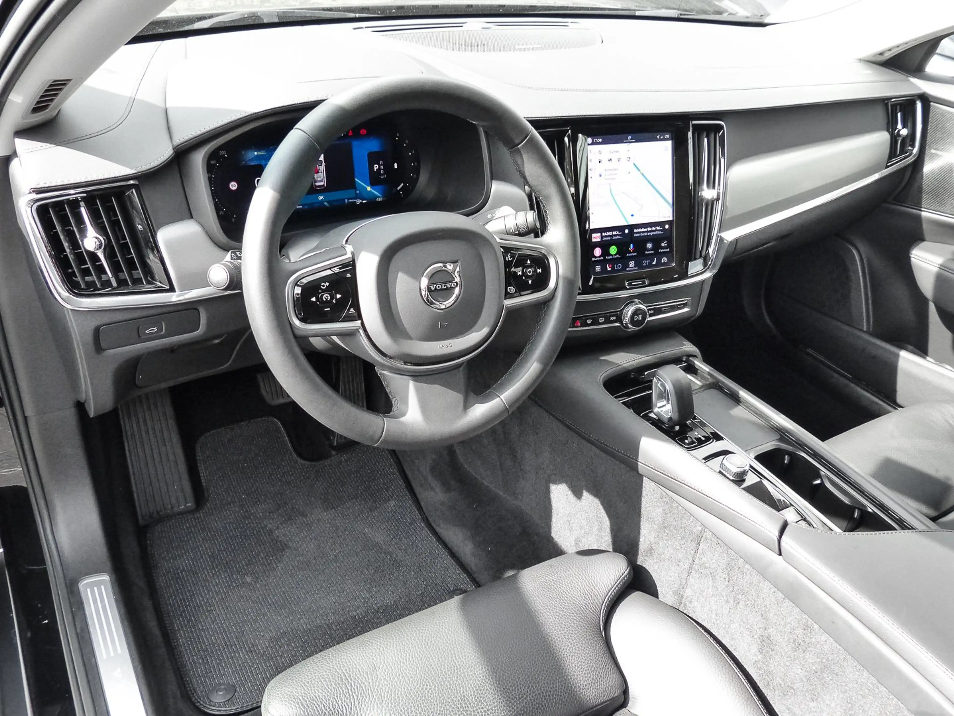 Volvo V90 Cross Country B4 AWD Plus Plus AWD — photo 9