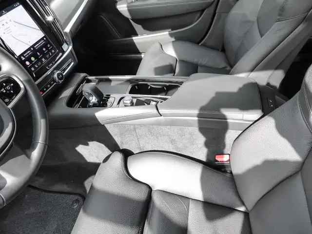Volvo V90 Cross Country view 15