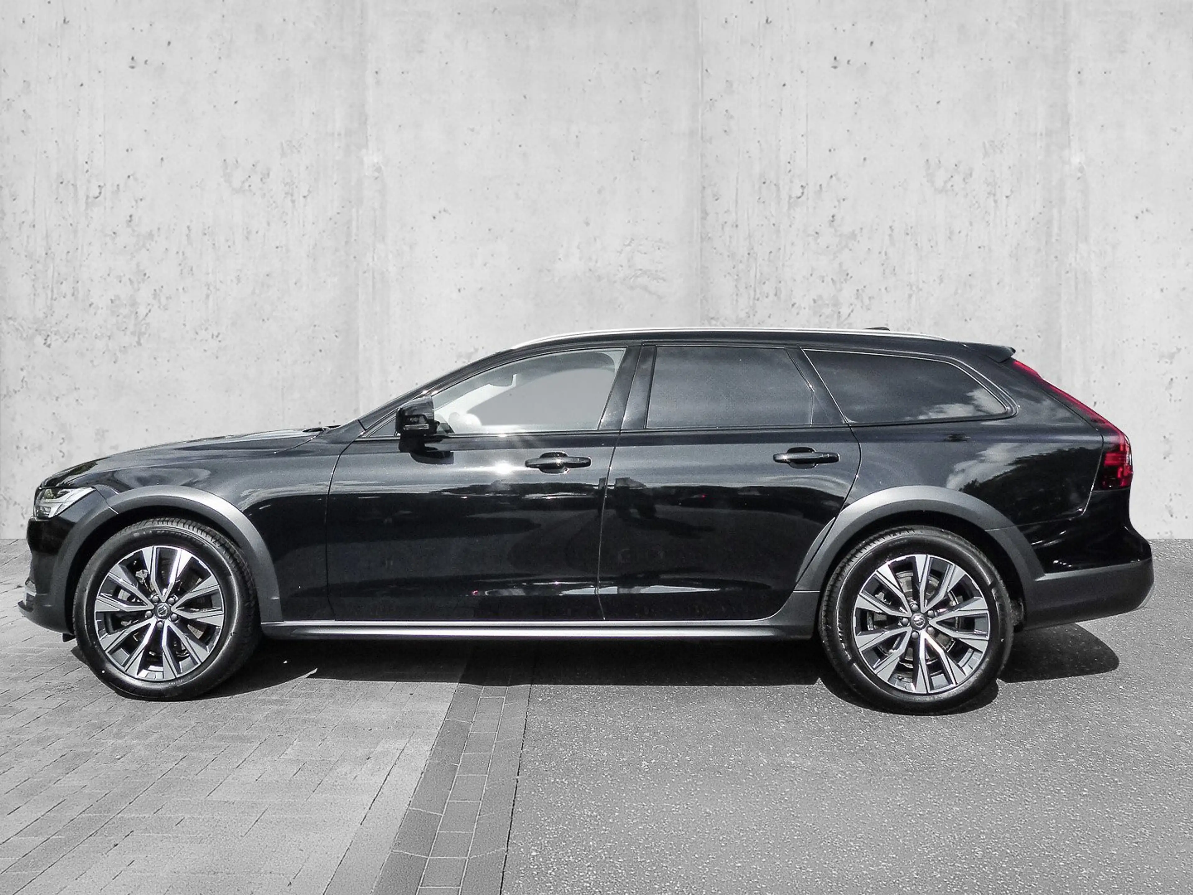 Volvo V90 Cross Country B4 AWD Plus Plus AWD — photo 4