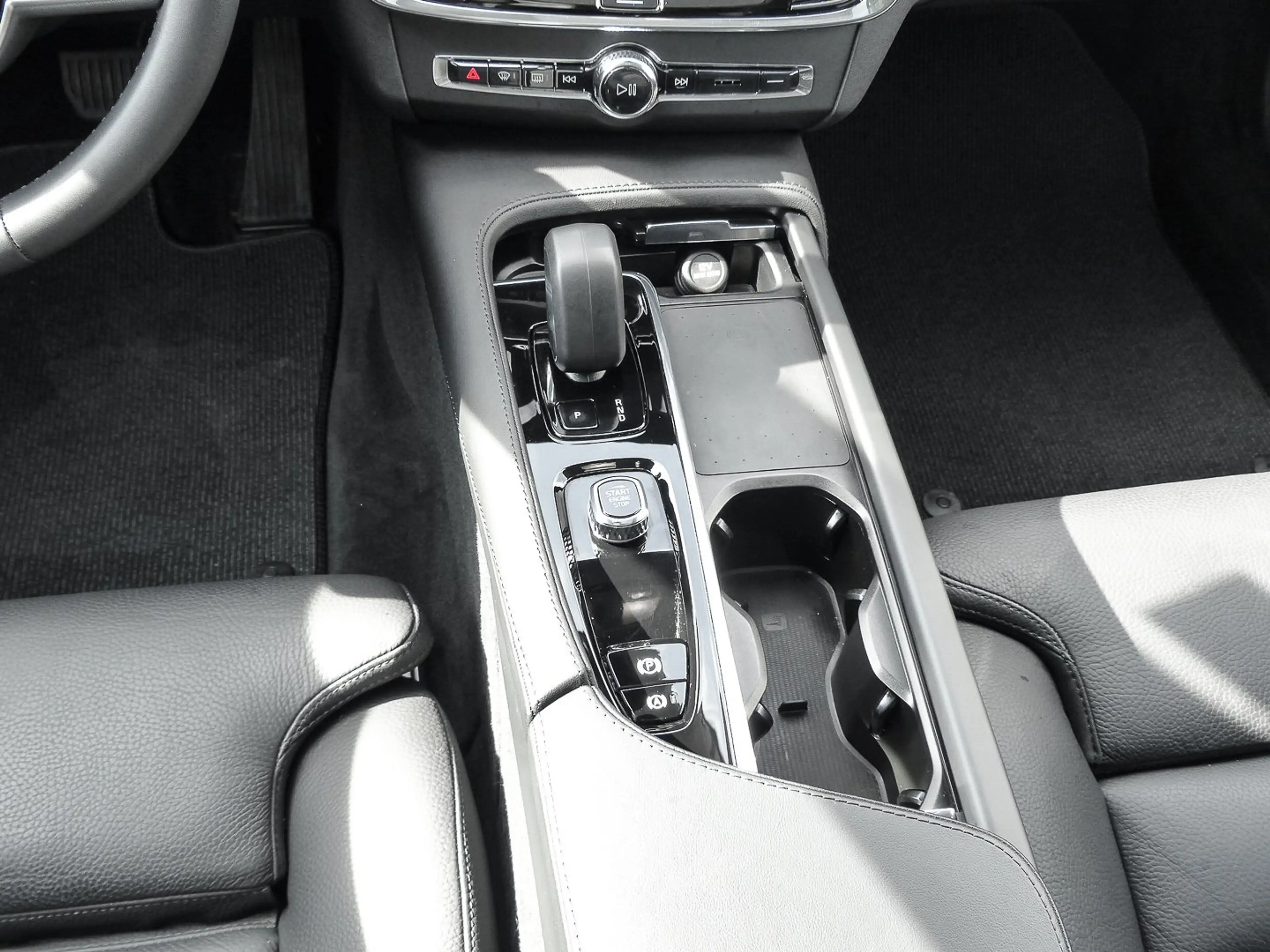 Volvo V90 Cross Country B4 AWD Plus Plus AWD — photo 14