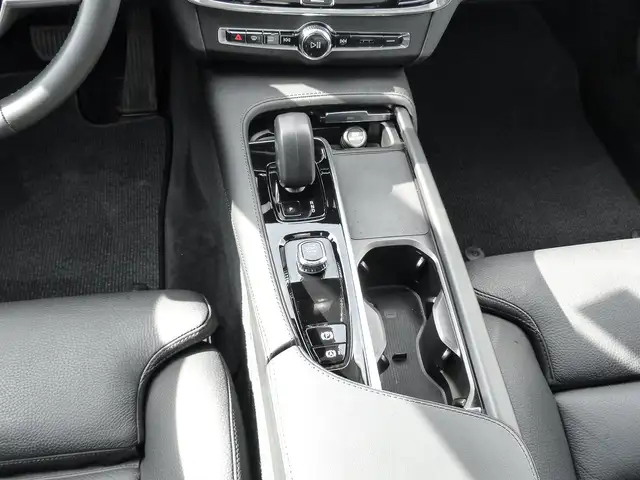 Volvo V90 Cross Country view 14
