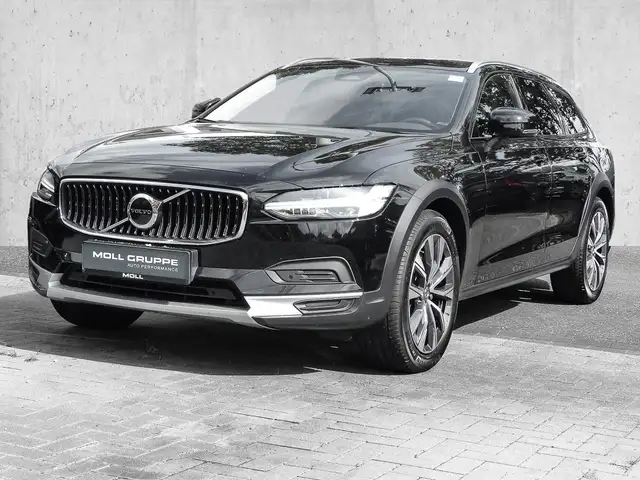 Volvo V90 Cross Country view 2
