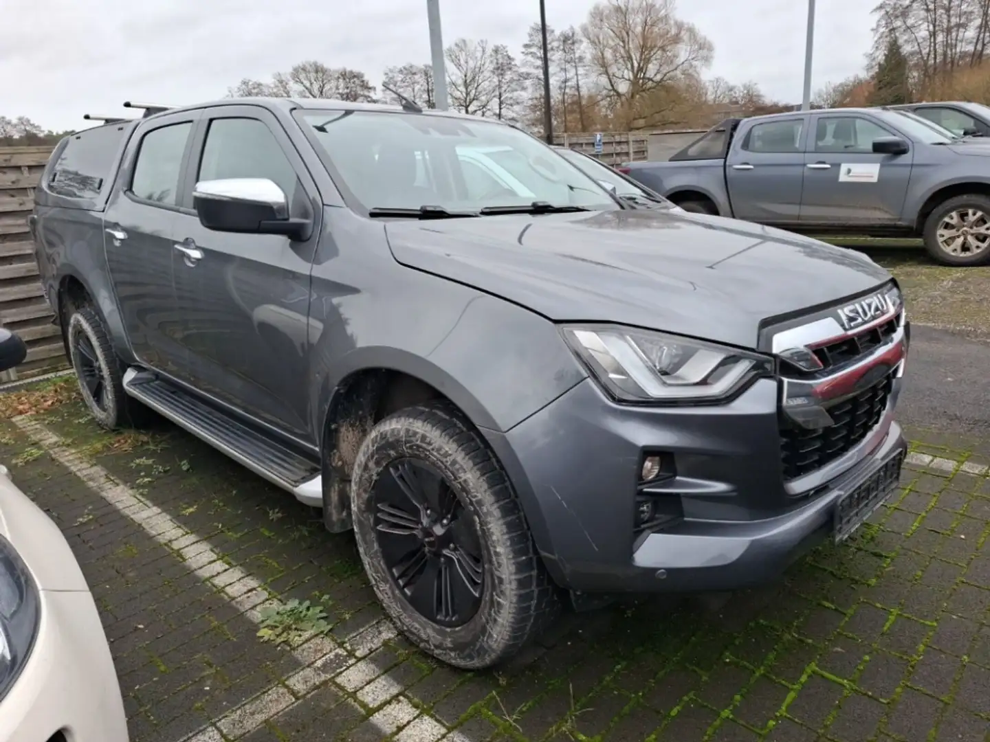 Isuzu D-Max 1.9 Diesel Double Cab LSE 163 PS Automatik Unfalls Grau - 2