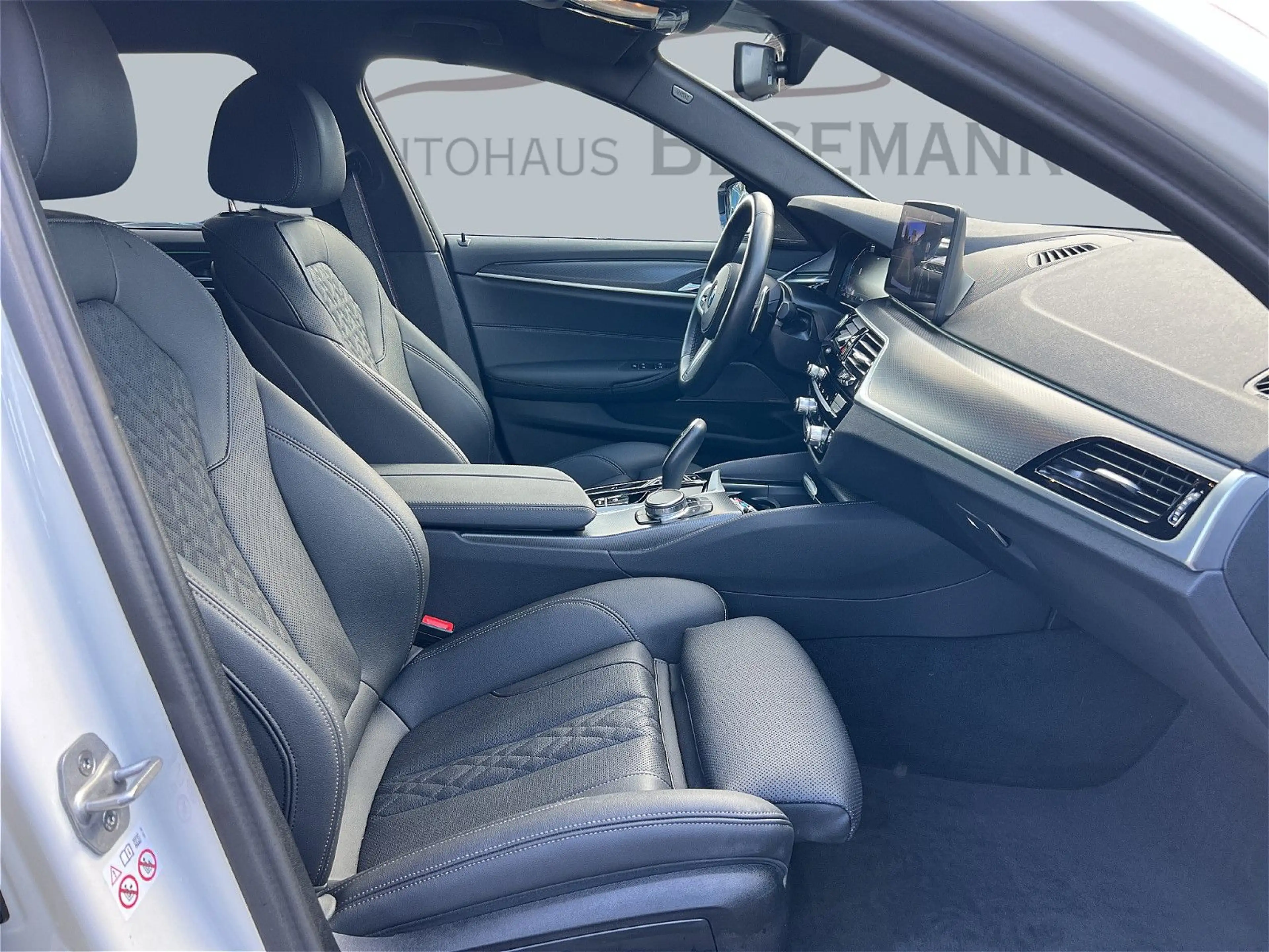 BMW 540 dA Touring xDrive M Sport Pro DA+ HK — photo 11
