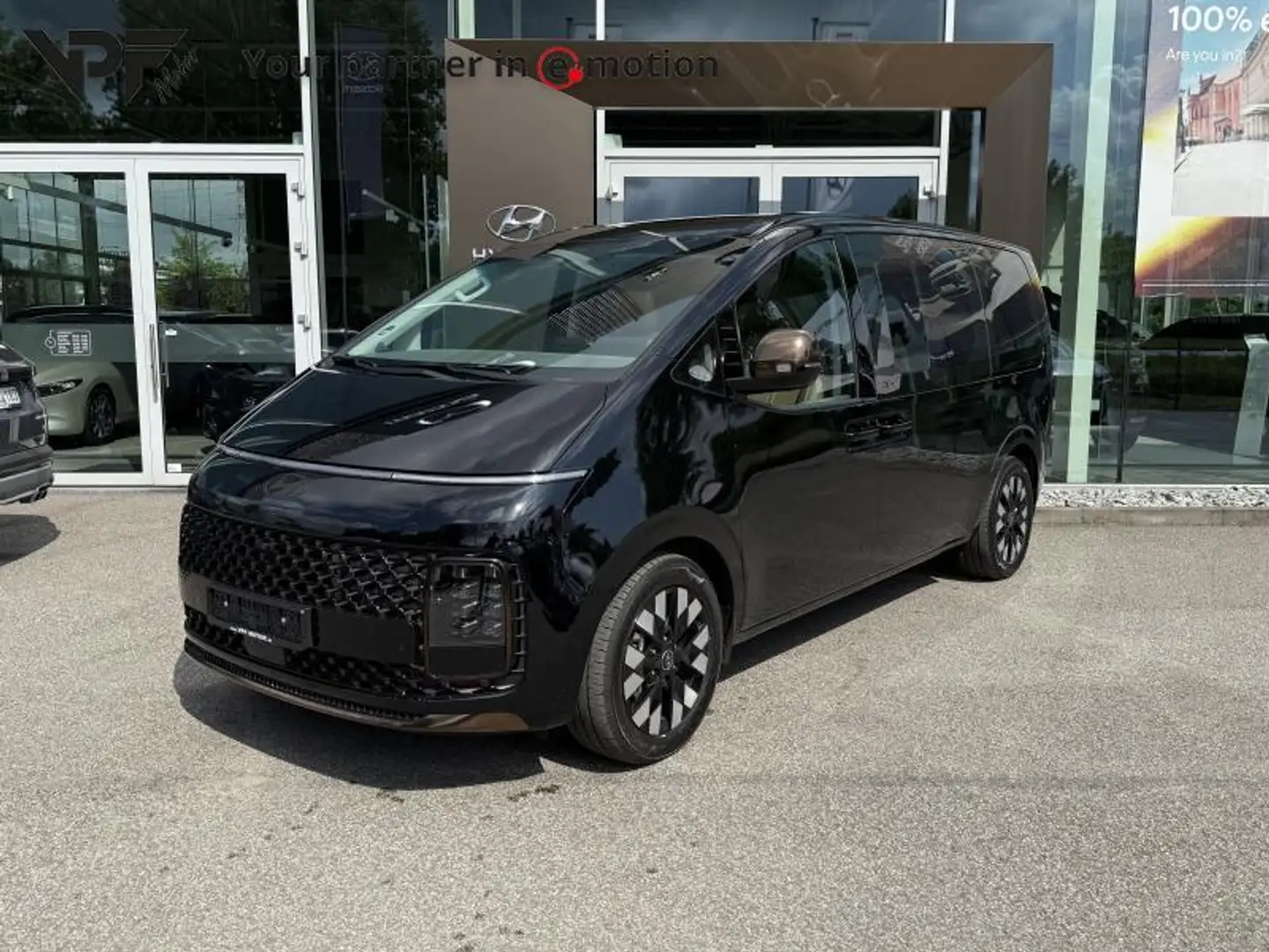 Hyundai STARIA Luxury Hybrid 7 Zitter Full Op Negru - 1