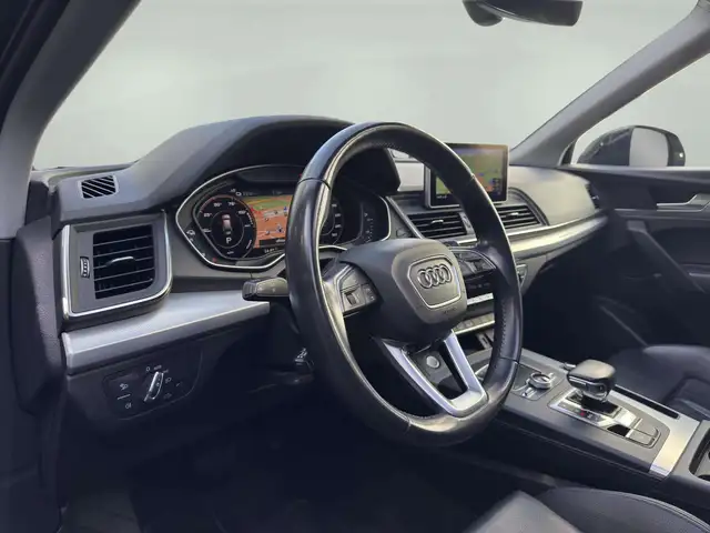 Audi Q5 view 13