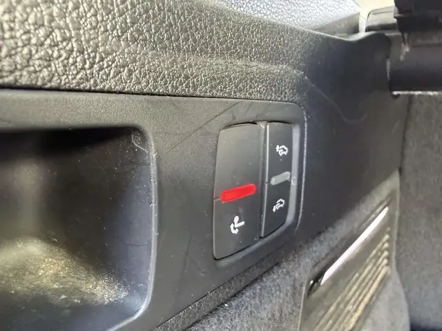 Audi Q5 view 12