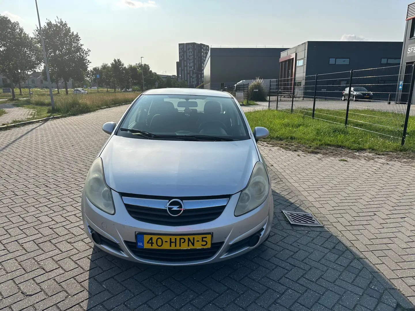Opel Corsa 1.4-16V Business Grijs - 1
