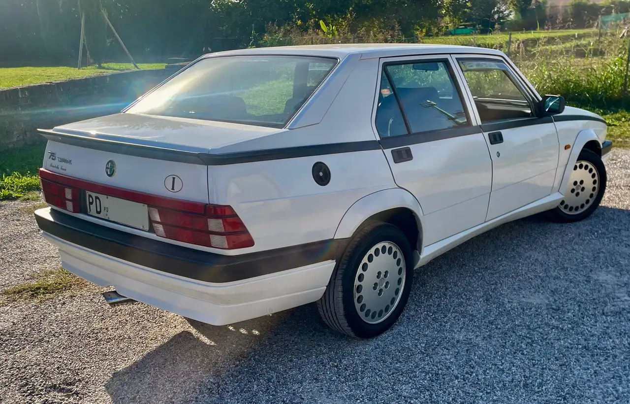 Alfa Romeo 75 2.0i ts, foto 3