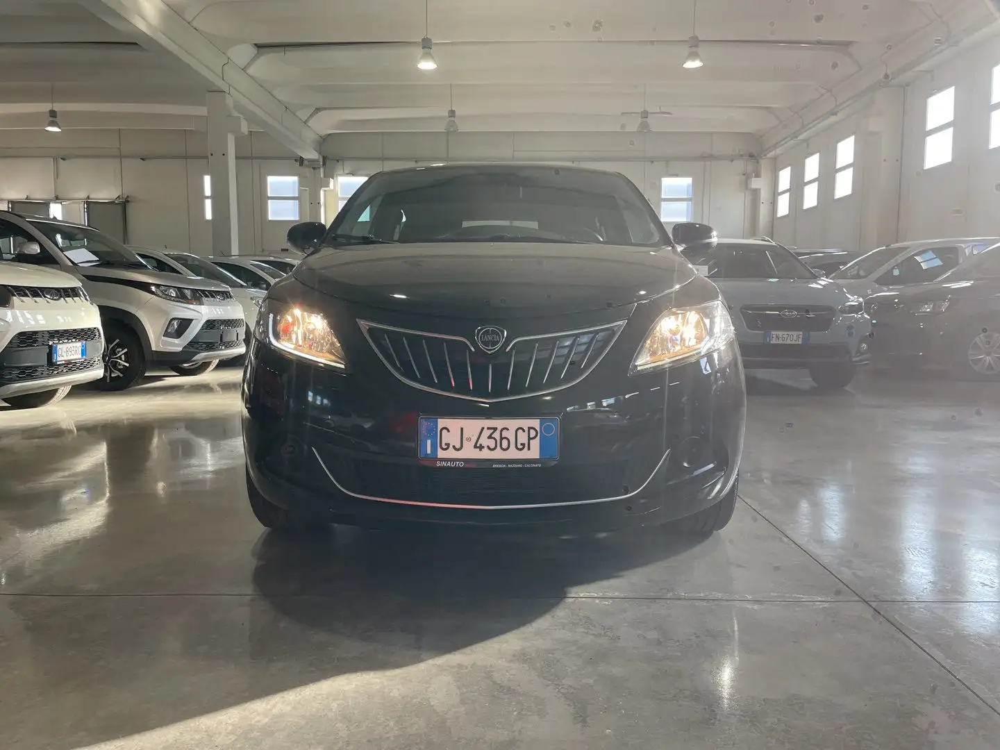 Lancia Ypsilon 1.0 FireFly 5 porte S&S Hybrid Silver - 2