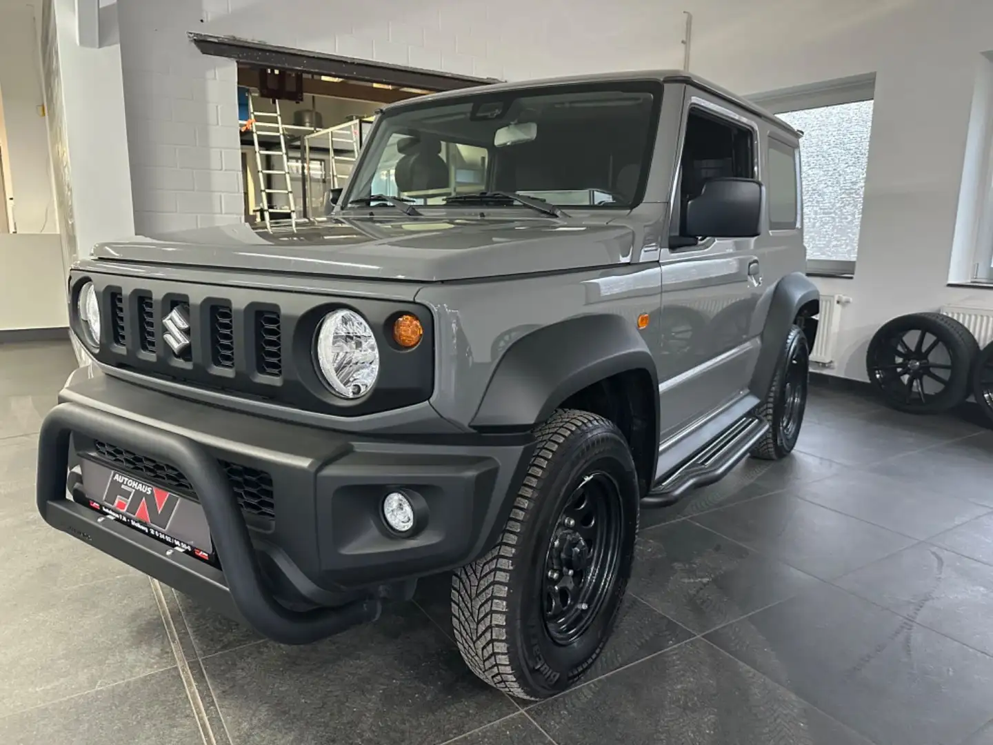 Suzuki Jimny Comfort AllGrip Gris - 1
