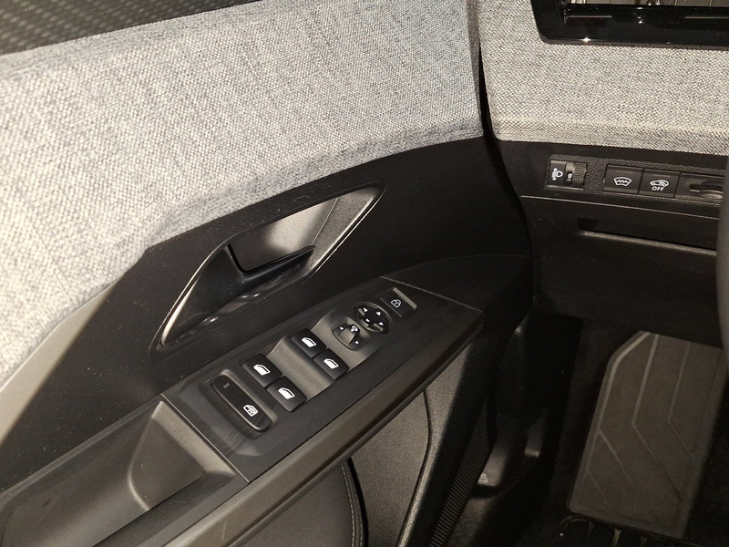 Peugeot 5008 1.2 Allure HYBRID 145e-DSC LED+SHZ+Kam. — photo 11